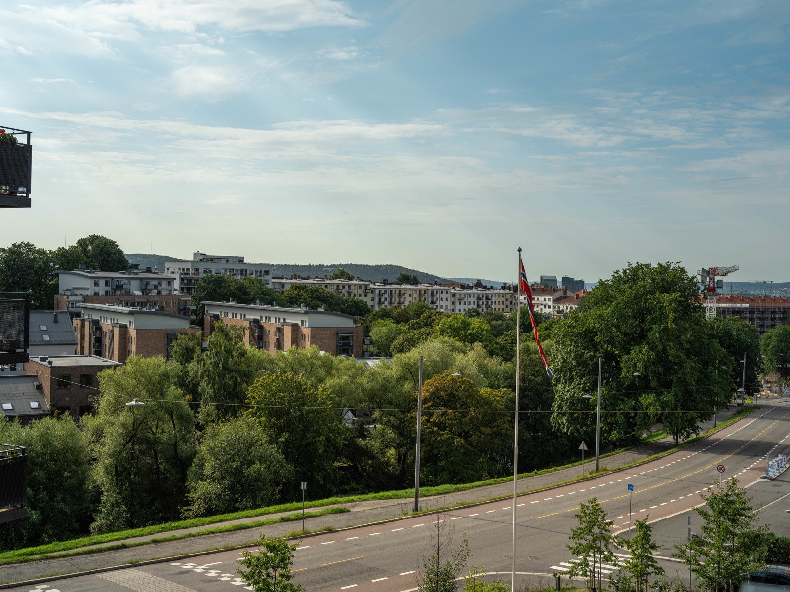 Sånn ser det ut rett utenfor leiligheten på sommerstid. Hvem gleder seg vel ikke til sommer nå? Galleribilde