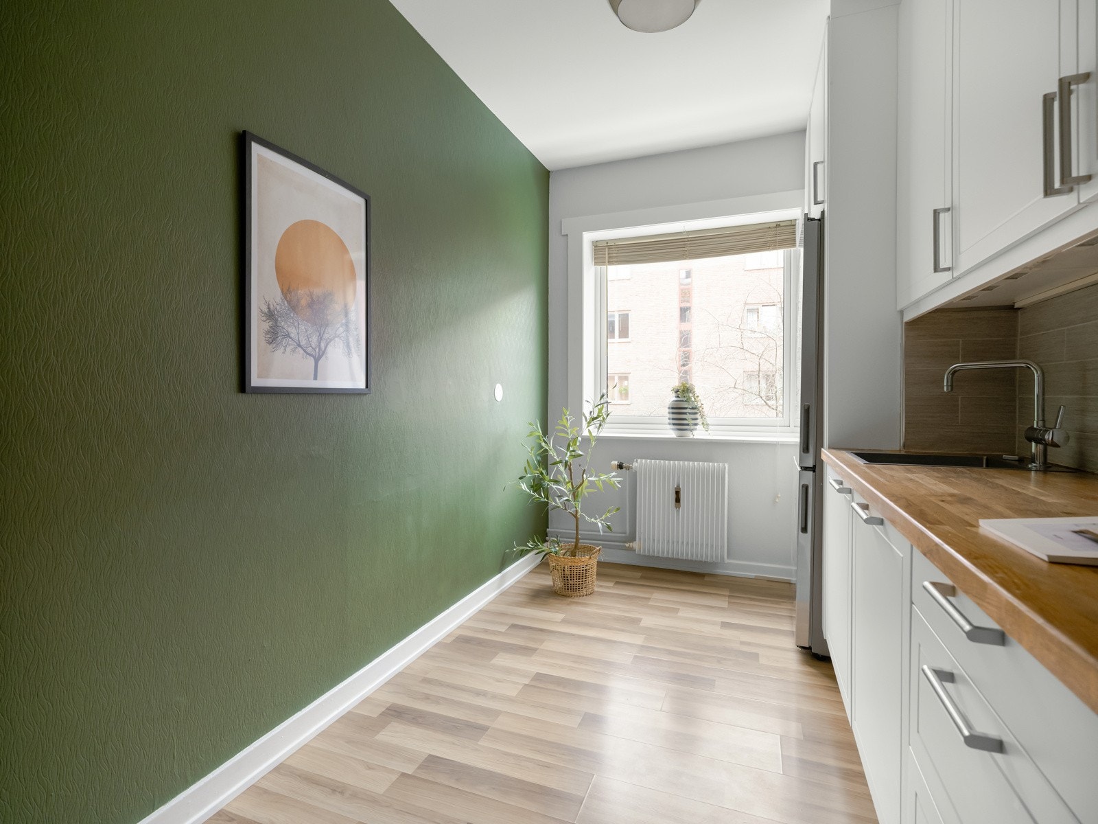 Det er også plass til et koselig bord med stoler eller ekstra innredning for mer oppbevaring. Galleribilde