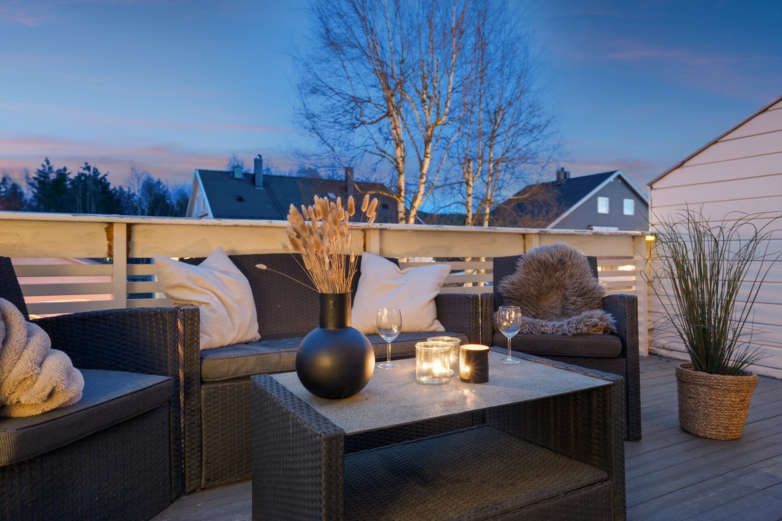 Kjøkkenet har utgang til en herlig balkong på ca. 15 kvm. Galleribilde