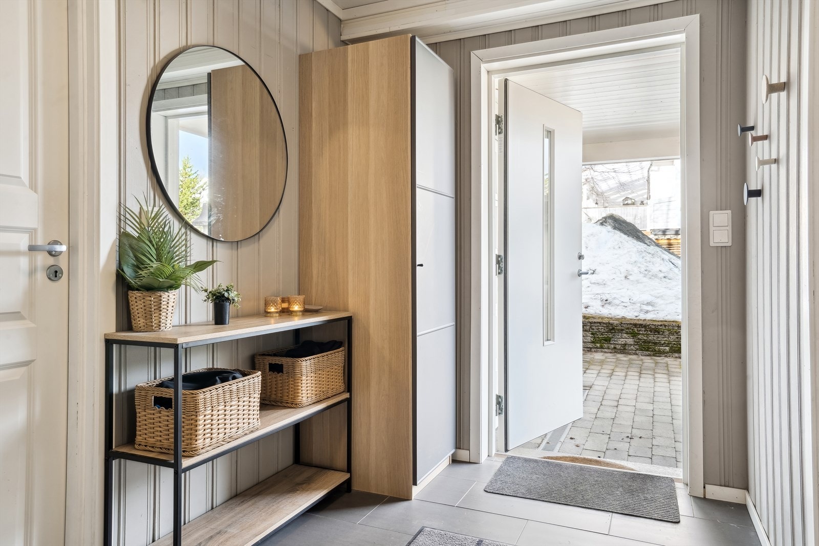 Gangen er innredet med skap, og om ønskelig er det plass til ytterligere garderobeløsninger. Galleribilde