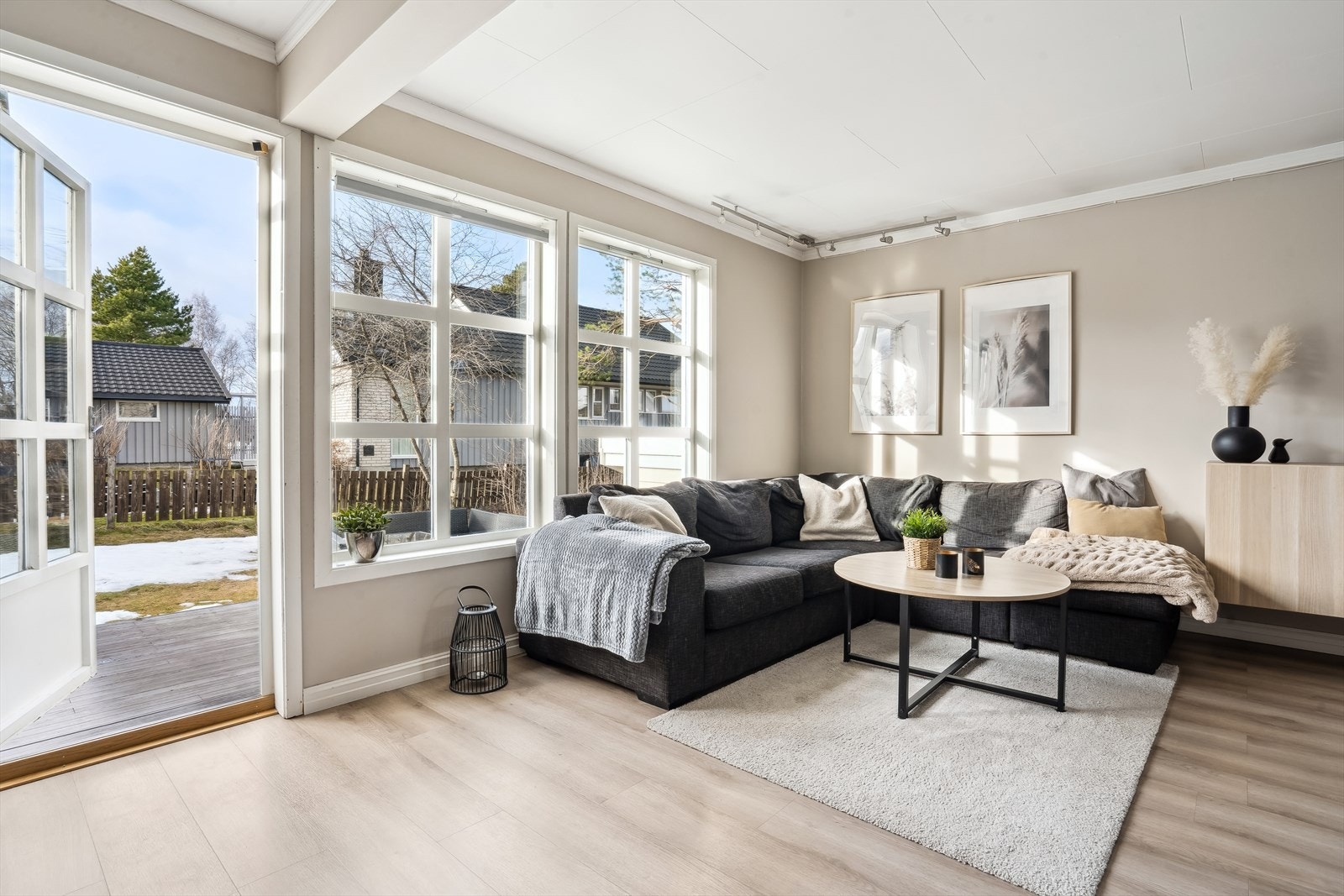 Om sommeren er det deilig å trekke ut for både avslapning og middager i varmen. Galleribilde