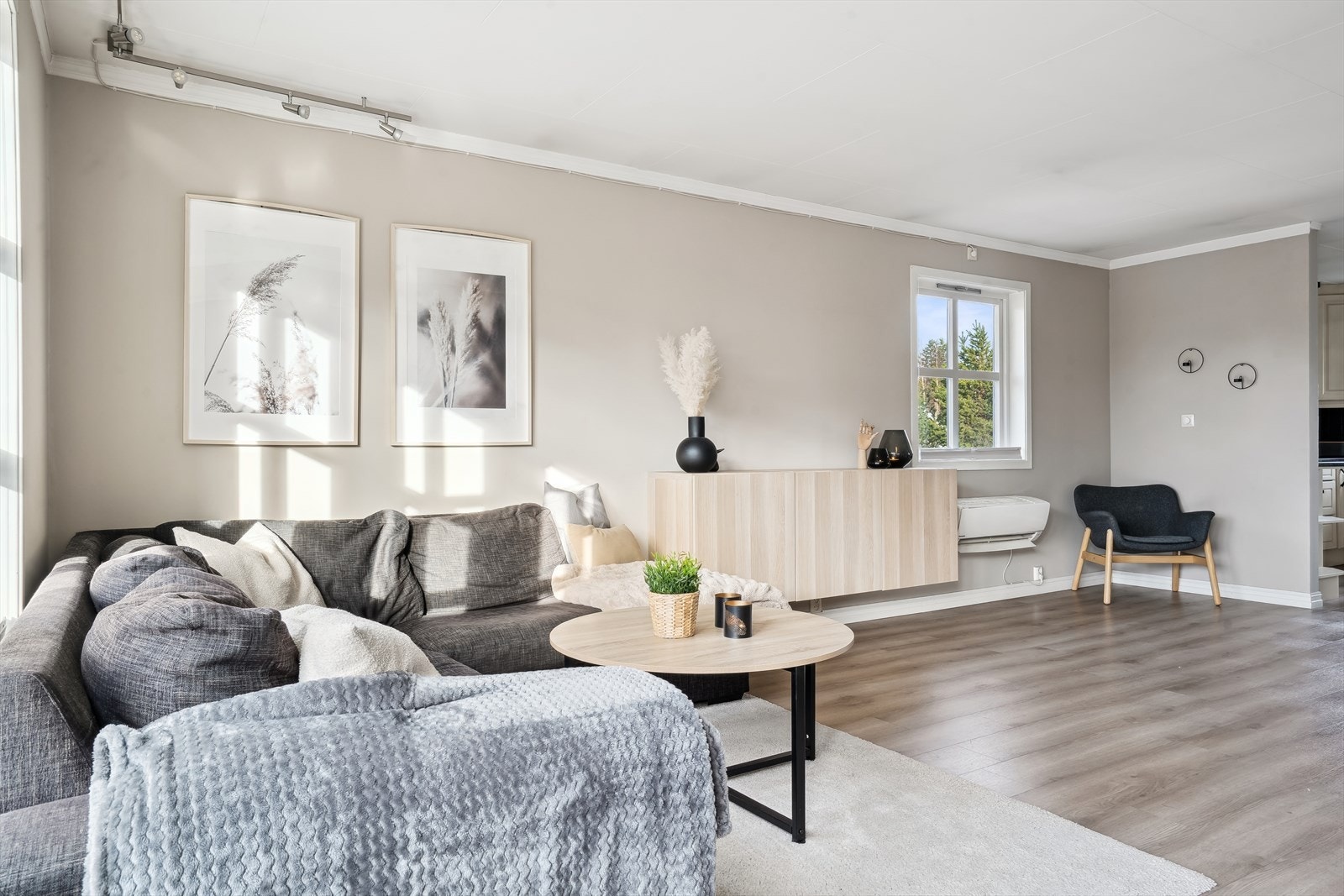 Varmepumpen ble installert i stuen i 2018. Galleribilde