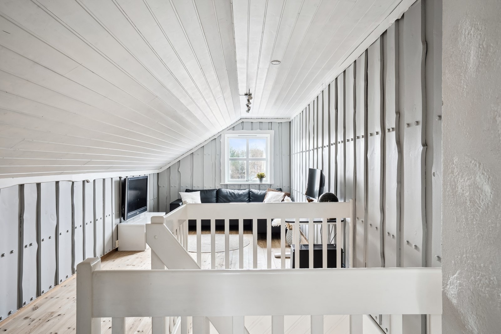 Loftstuen er perfekt hvis man ønsker å trekke seg tilbake for litt egentid med en god bok eller film. Galleribilde