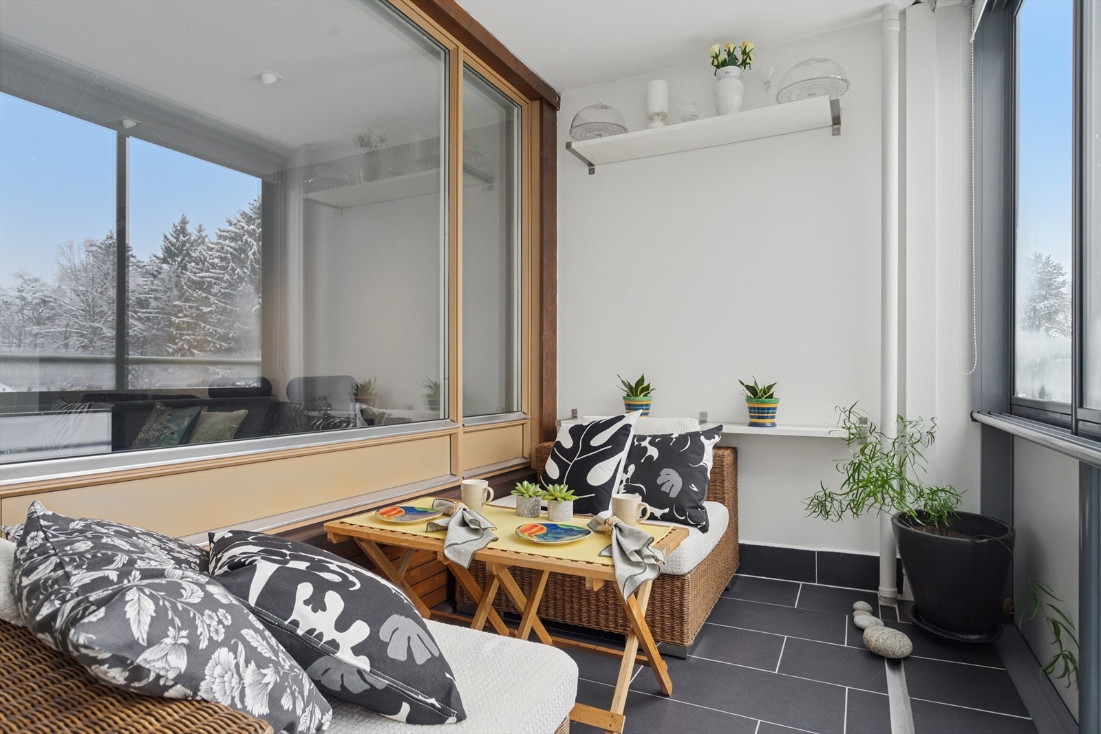 Balkong til stor glede på gode og varme sommerdager. Galleribilde