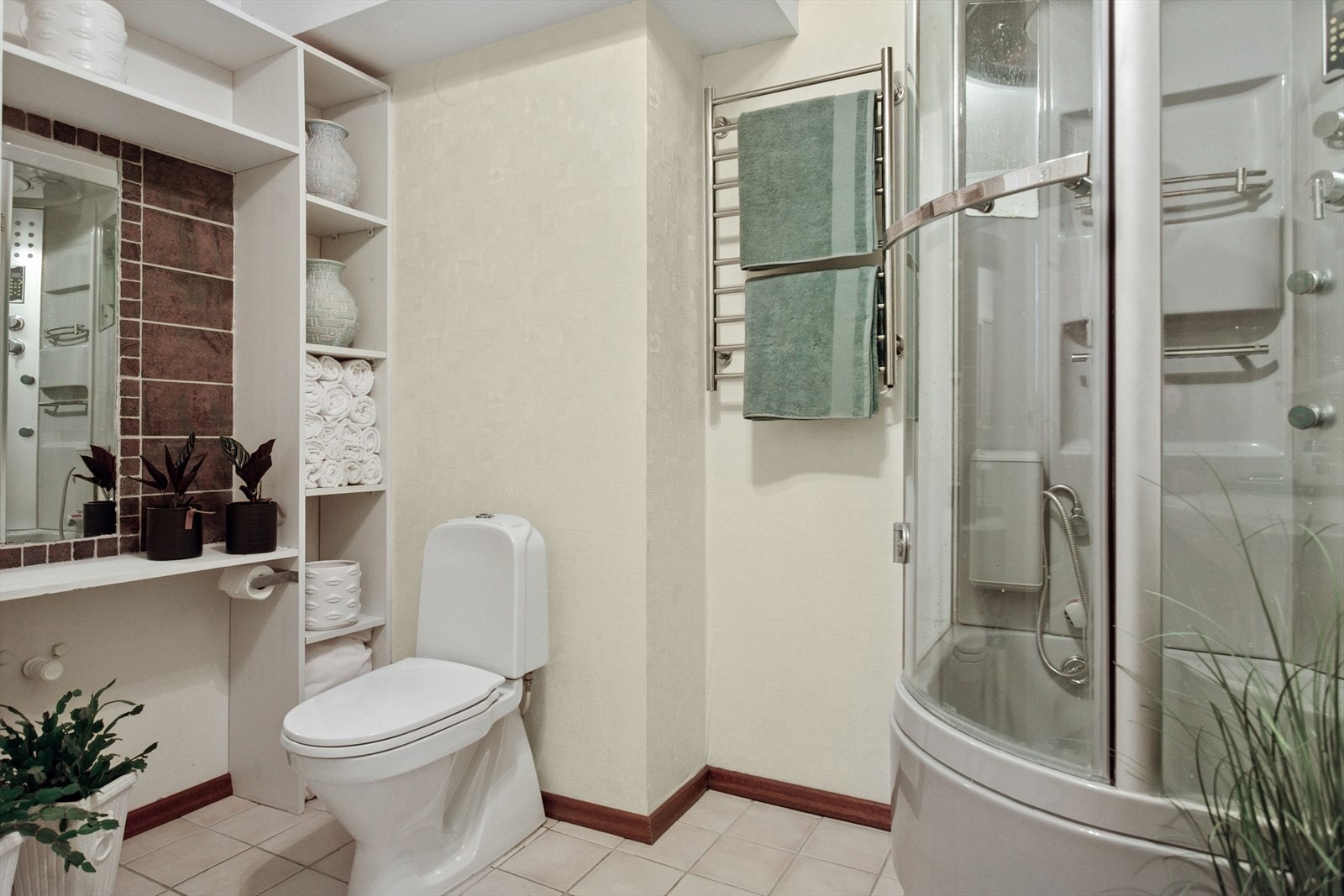 Gulvmontert wc. Godt med lagringsplass. Galleribilde