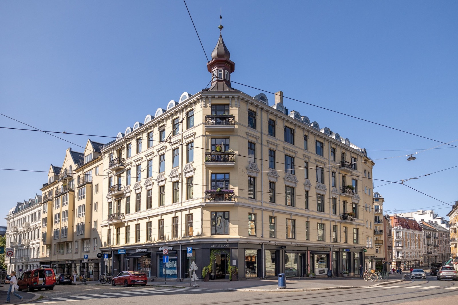 Garasjeplass i Frogner Atrium, Solli plass. Sentral beliggenhet på Frogner med innkjøring fra Skovveien 4. Galleribilde