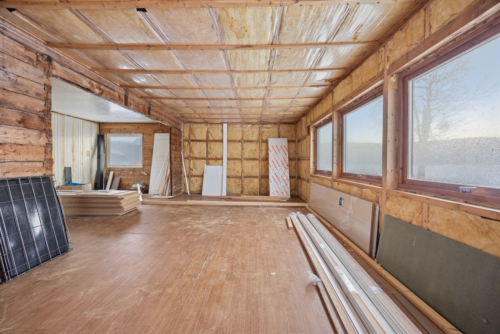 Stor vinkelstue i 1. etasje. Vinduene i tilbygget / stuen er fra 2010. Galleribilde