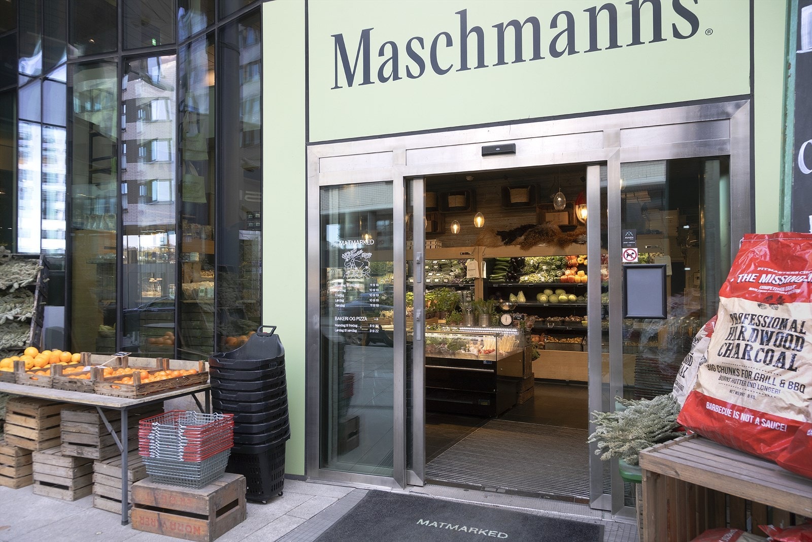 Maschmanns Matmarked er et ferskvaremarked på Skøyen i Oslo, kjent for sitt fokus på kvalitet og ekte matglede. Galleribilde