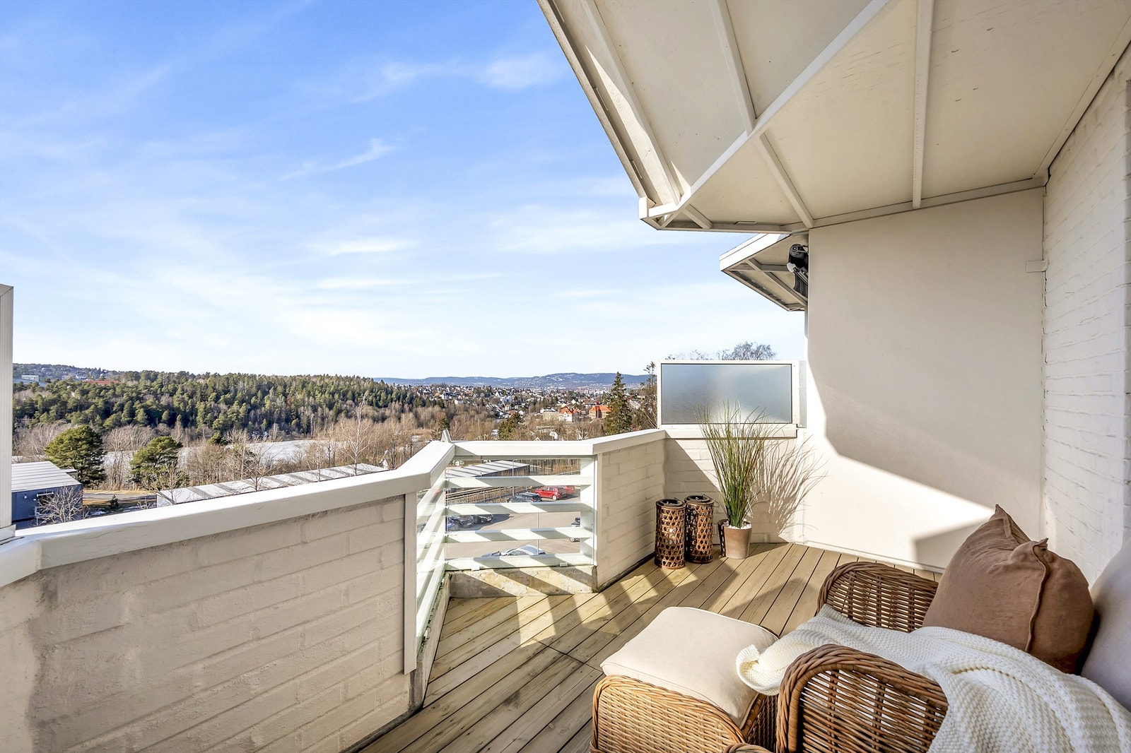 Utsikt mot vest (Manglerud, Oslo sentrum og solnedgang). Galleribilde