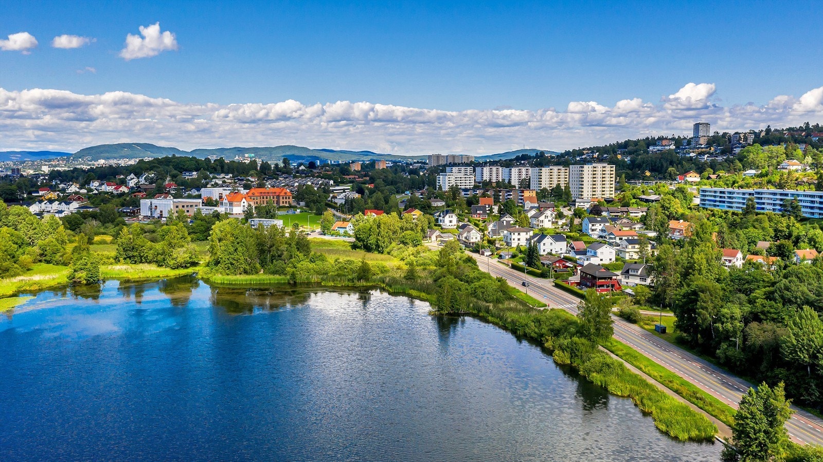 Østensjøvannet ligger 5-7 minutter unna. Flotte turmuligheter året rundt og tursti videre inn i Østmarka. Galleribilde