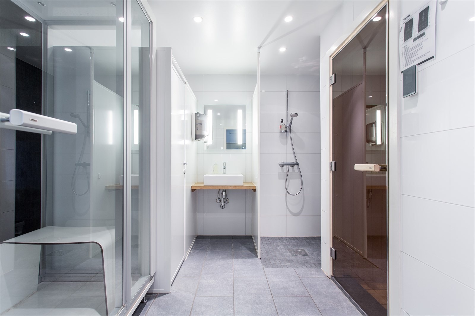 Flott garderobe med fine fasiliteter. Galleribilde