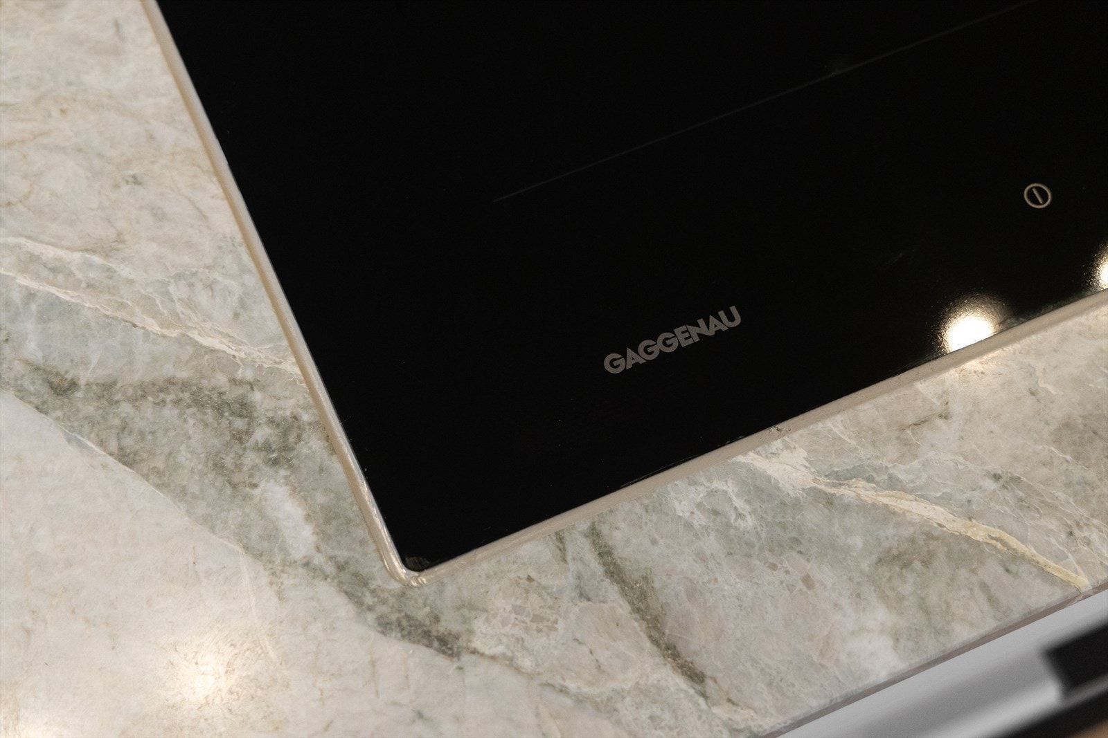 Hvitevarer leveres av Gaggenau, som er kjent for å produsere førsteklasses produkter og stilrent design. Galleribilde