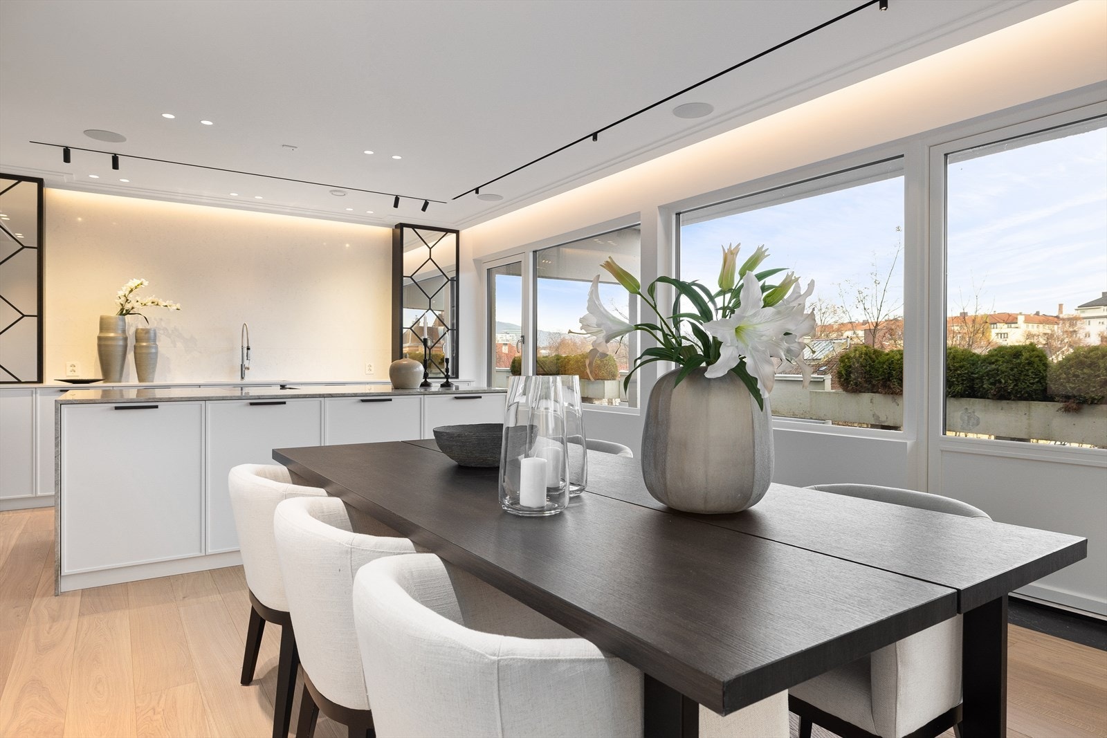 Perfekt til å skape et åpent kjøkken hvor det er god sammenheng mellom kjøkken og spiseplass. Galleribilde