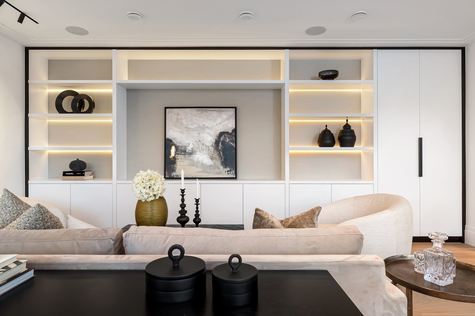 Leiligheten har et eksklusivt design og byr på eleganse, harmoni og flotte detaljer. Galleribilde