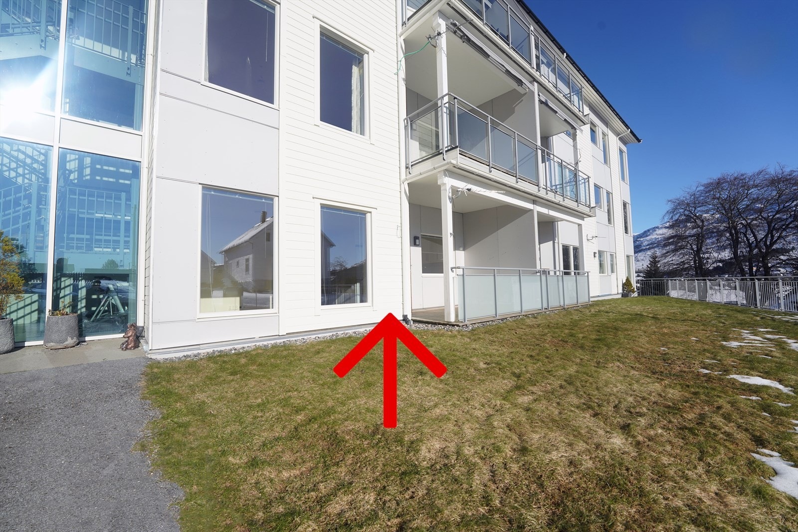 020_Leiligheita merka med rød pil.jpg Galleribilde