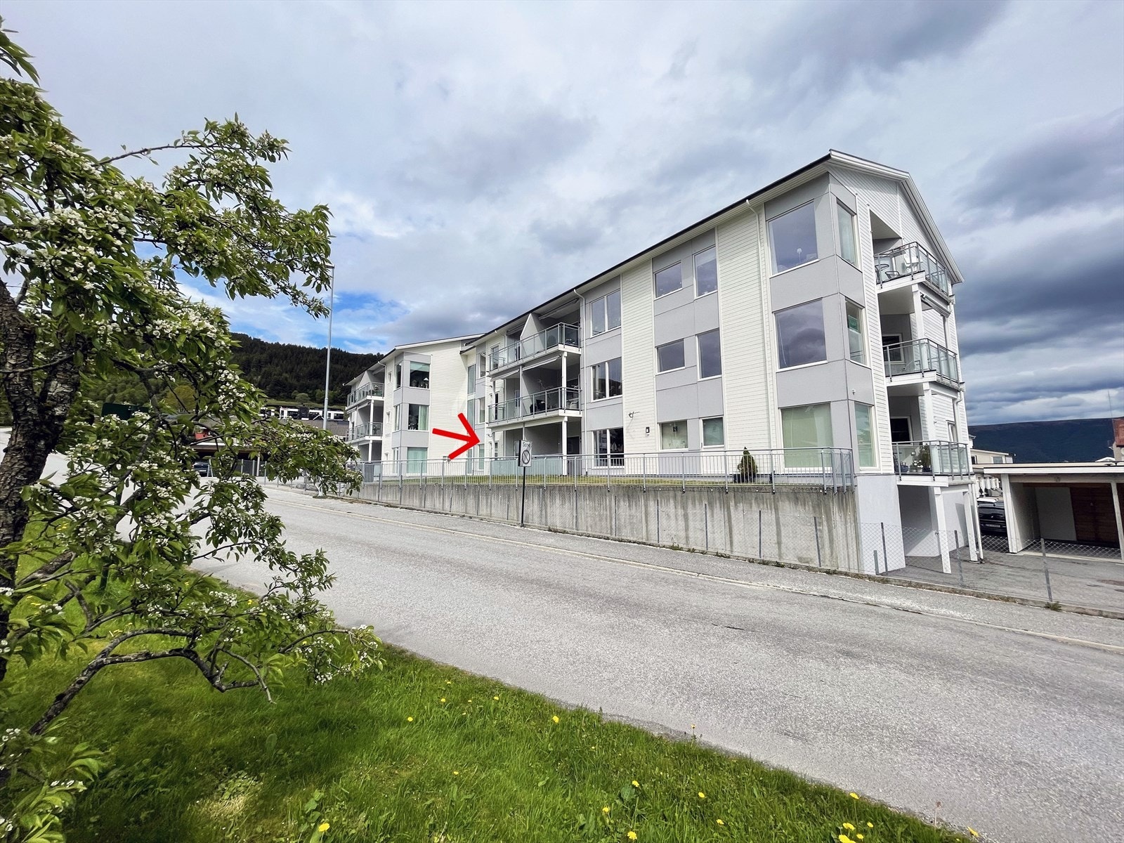 025_Leiligheita i 1.etg. markert med rød pil.jpg Galleribilde