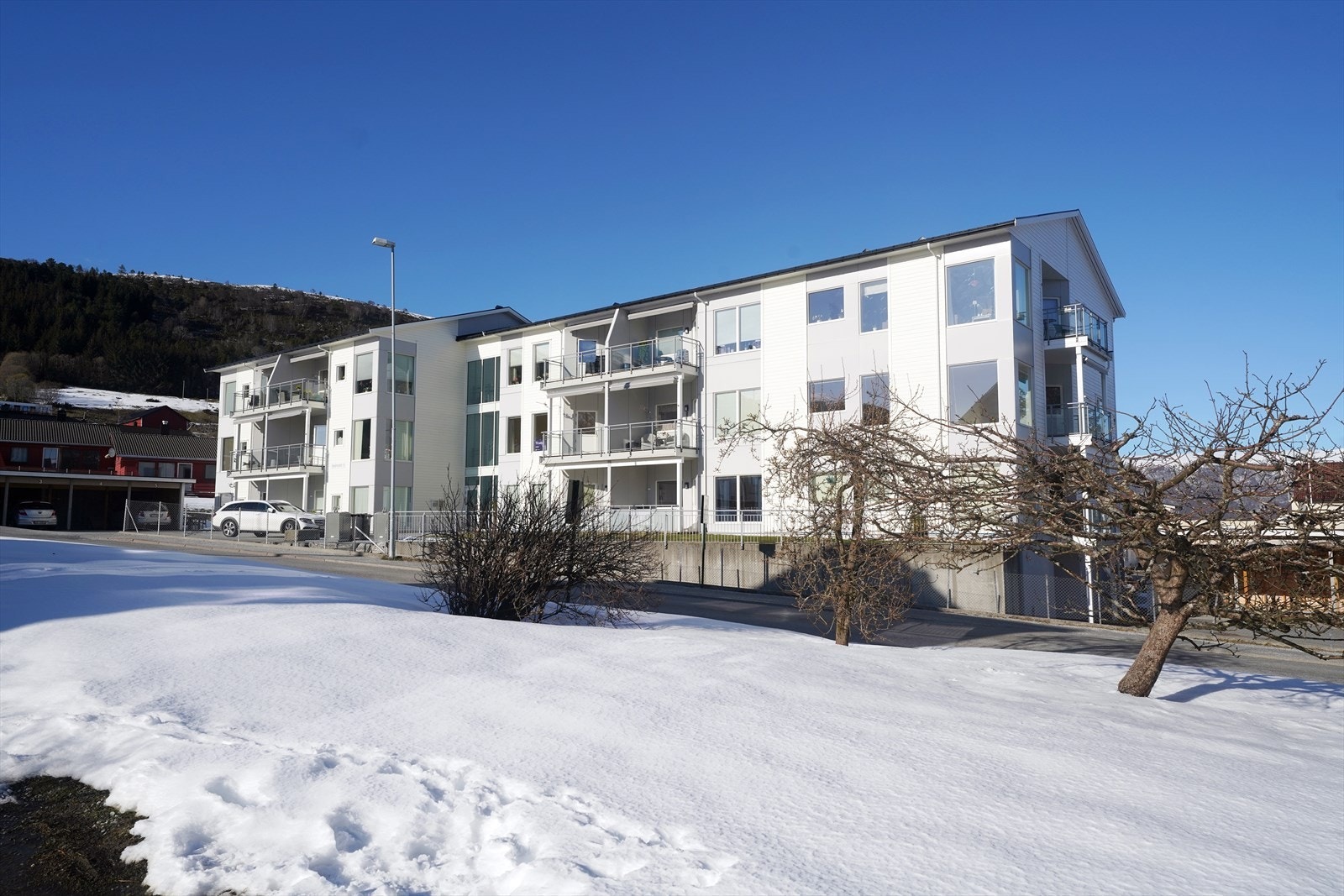 026_Fasade i front av bygget.jpg Galleribilde