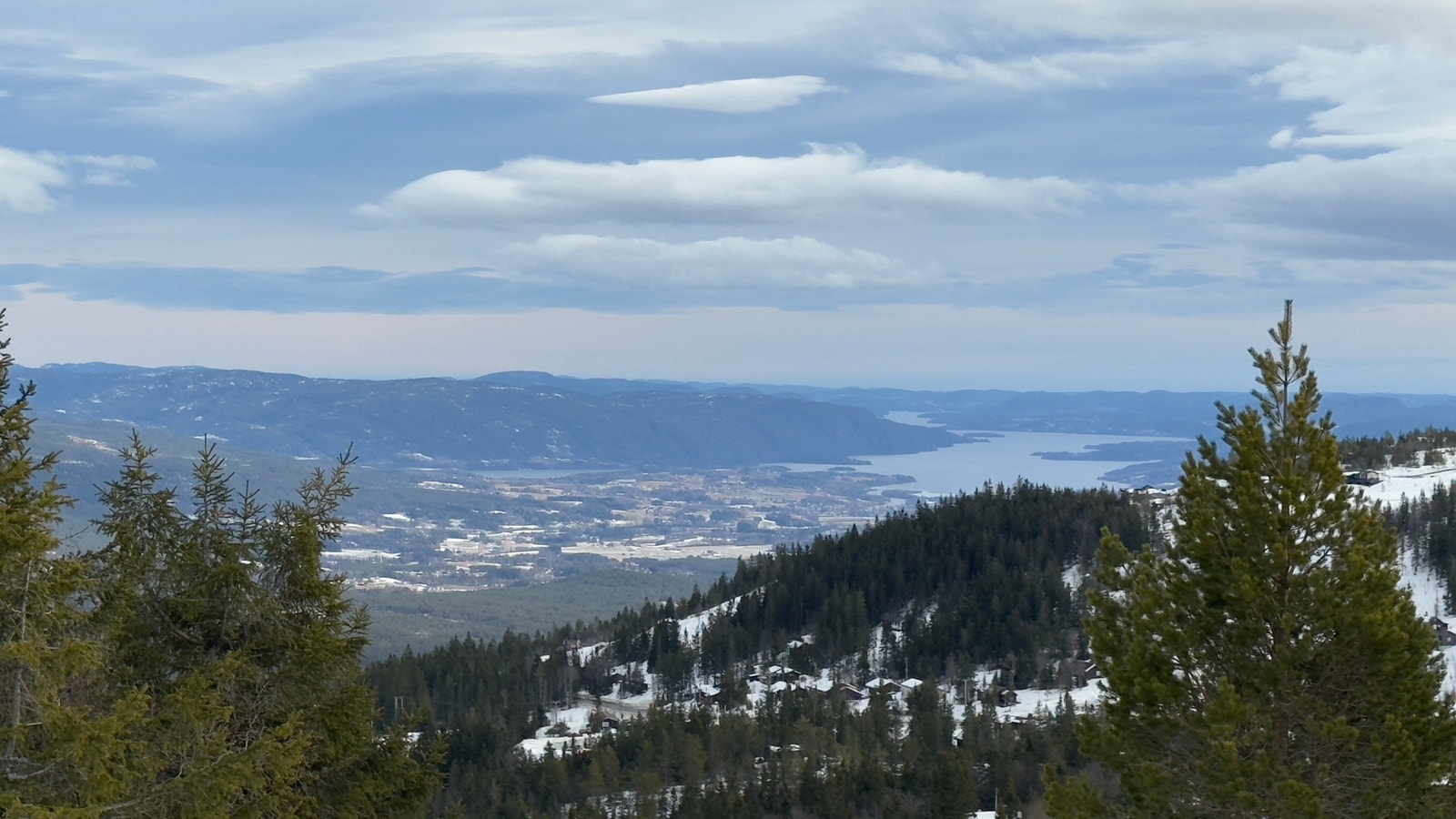 Utsikt fra tomtene rett mot sør. Galleribilde