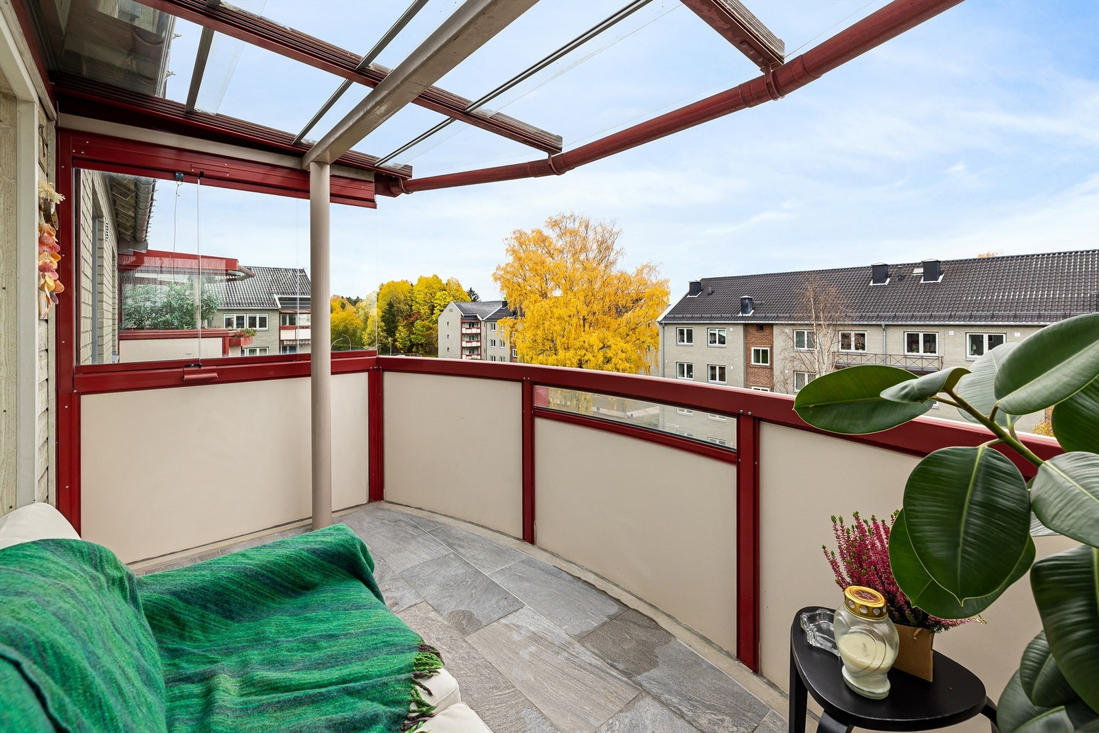 Flislagt balkong med granitt. Galleribilde
