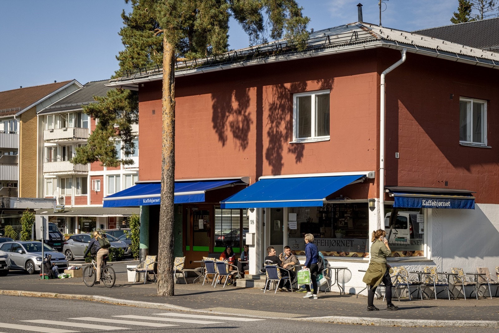 Kaffehjørnet Tonsenhagen Torg. Galleribilde