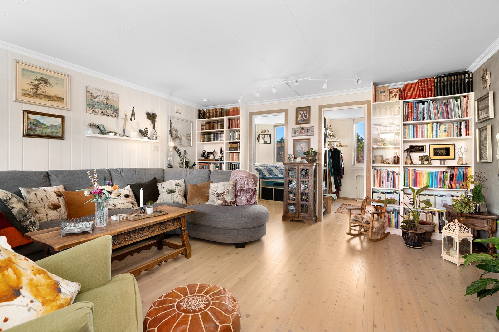 Skyvedør inn til 2 soverom i bakkant (opprinnelig ett soverom som er delt opp i to). Galleribilde