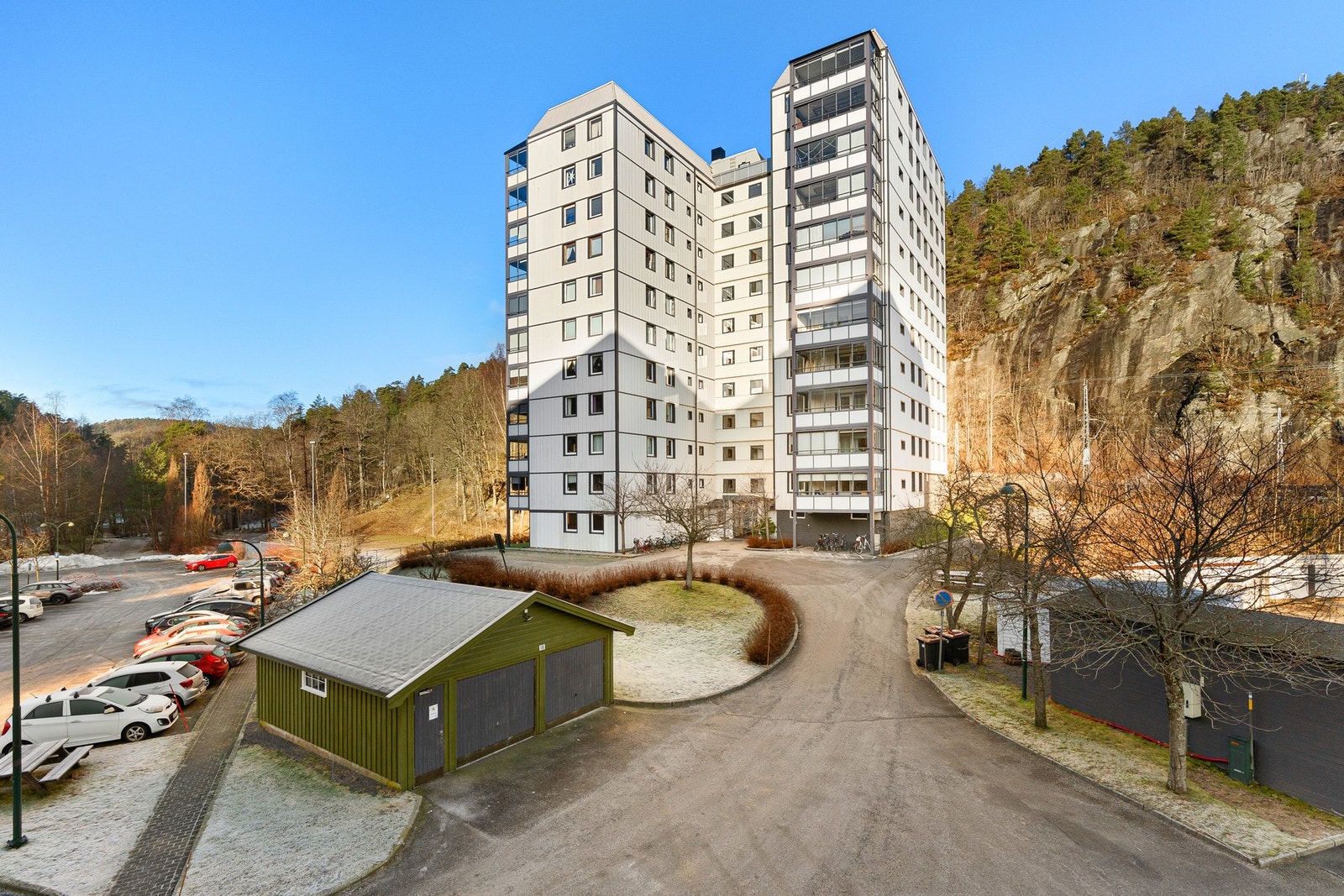 Parkering (2 stk parkeringsbevis) tilhørende til hver leilighet. Mulighet for elbillading. Galleribilde