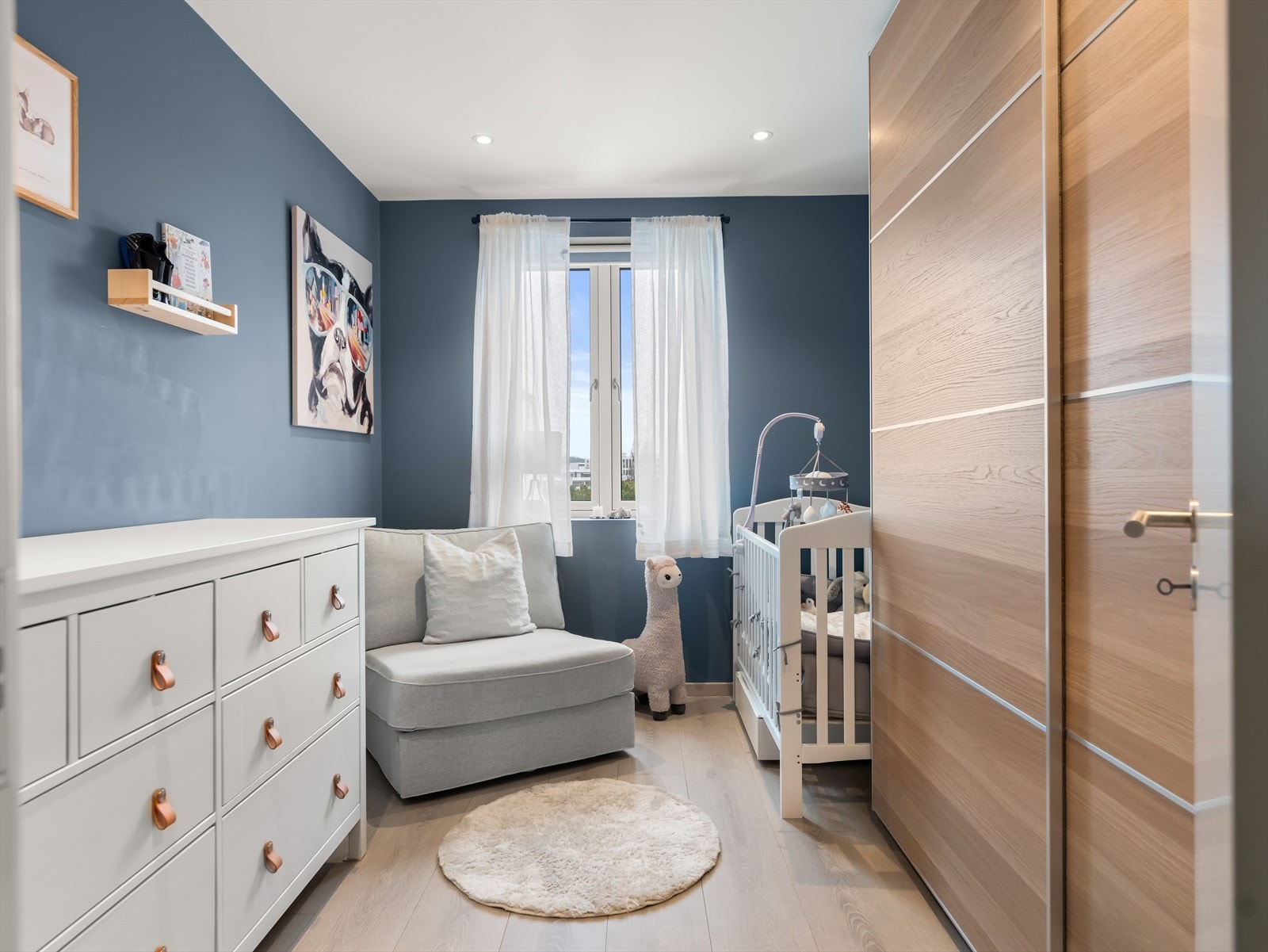 Soverom nr. 2 fungerer ypperlig som barnerom, gjesterom eller kontor - her er mulighetene mange. Galleribilde