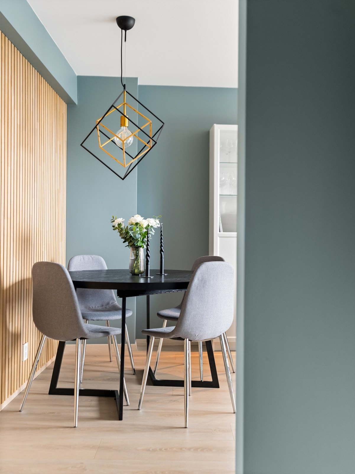 God plass til spisebord i stuen. Galleribilde