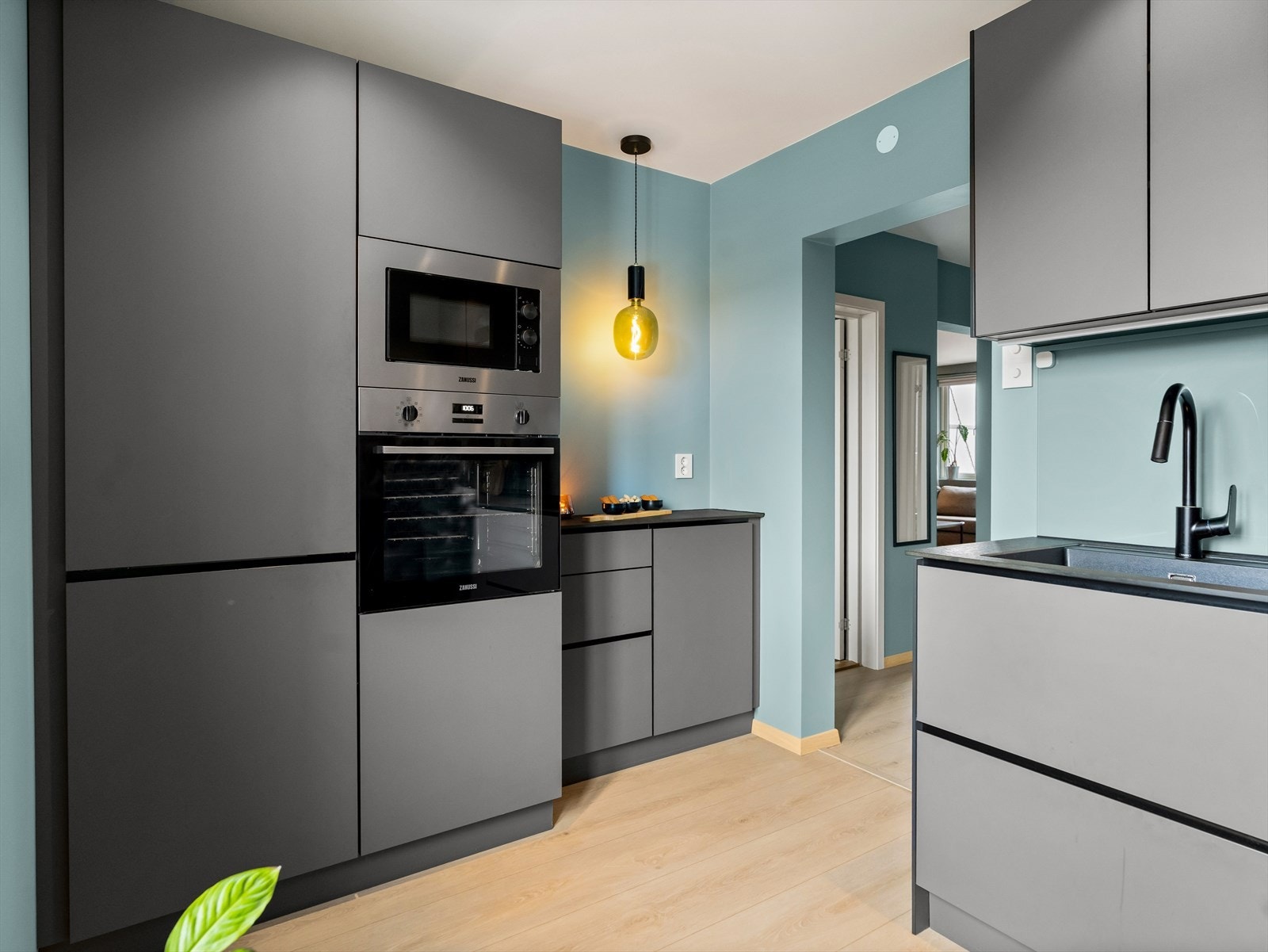 I tillegg er det integrert kombiskap og mikrobølgeovn. Galleribilde