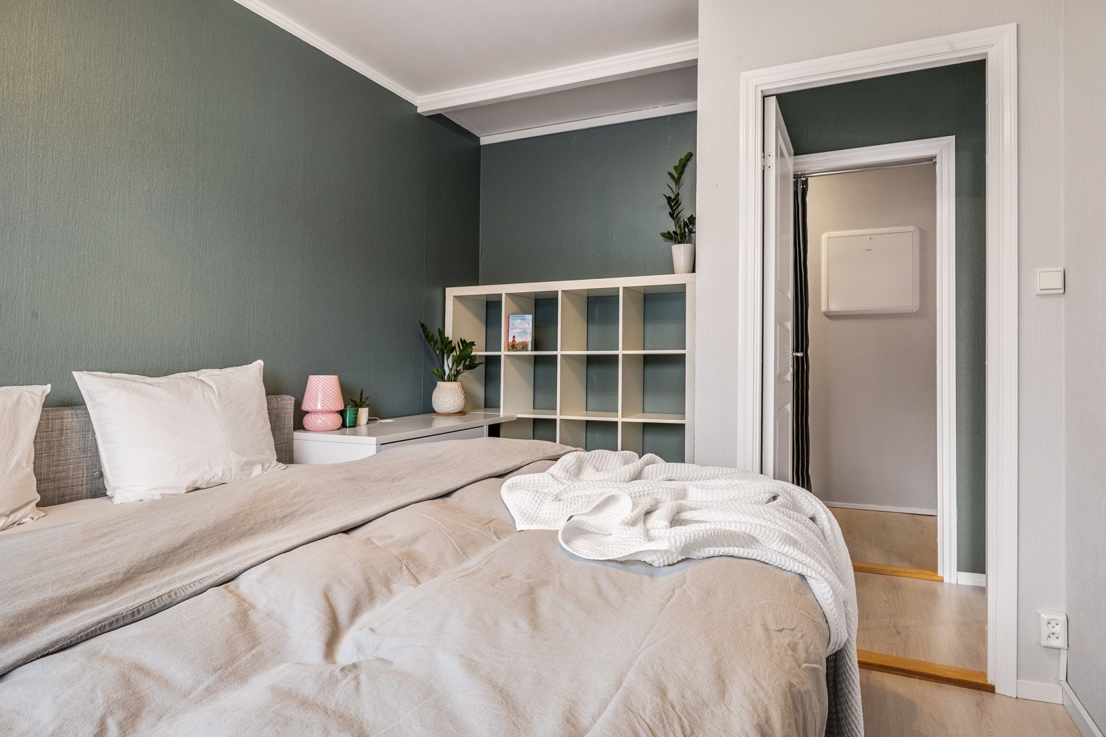 - Her er det også tilknyttet en walk-in-garderobe - Galleribilde