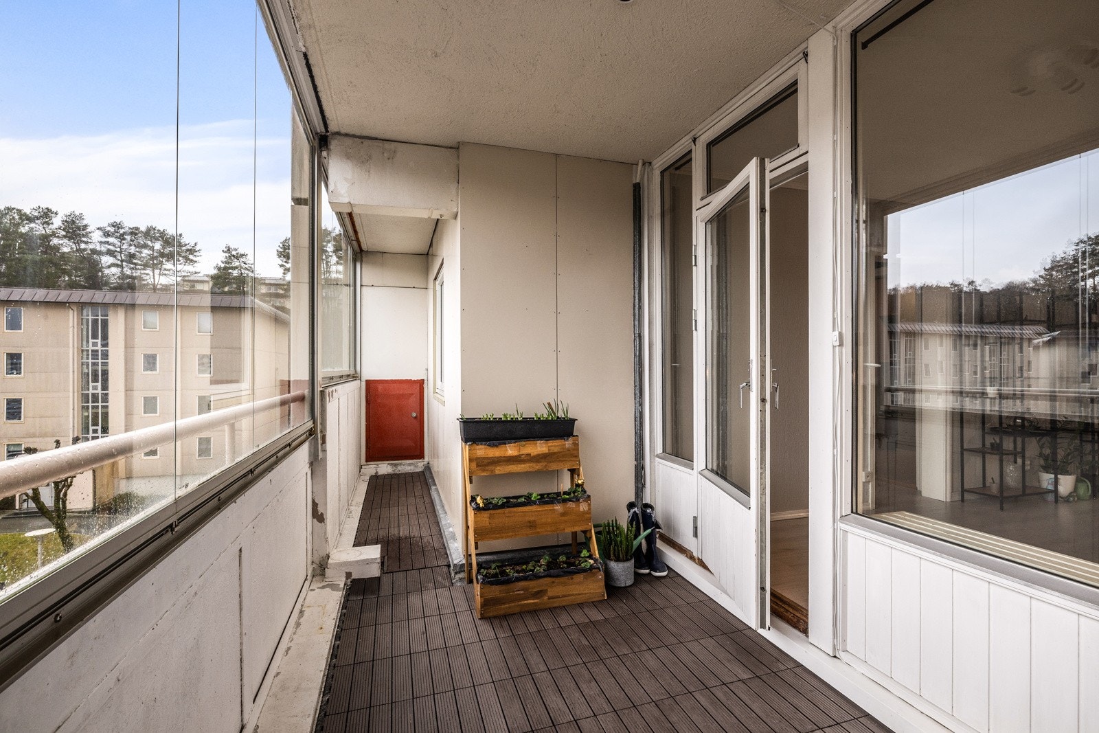 - For friluftsinteresserte er Lyderhorn fjellet kun en kort spasertur unna, mens Storavatnet og Alvøenskogen tilbyr flotte turmuligheter rett i nærheten - Galleribilde