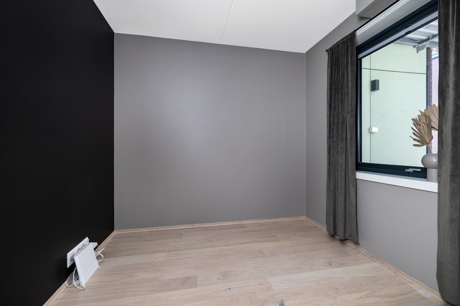 Soverom 2 med adkomst fra stuen Galleribilde