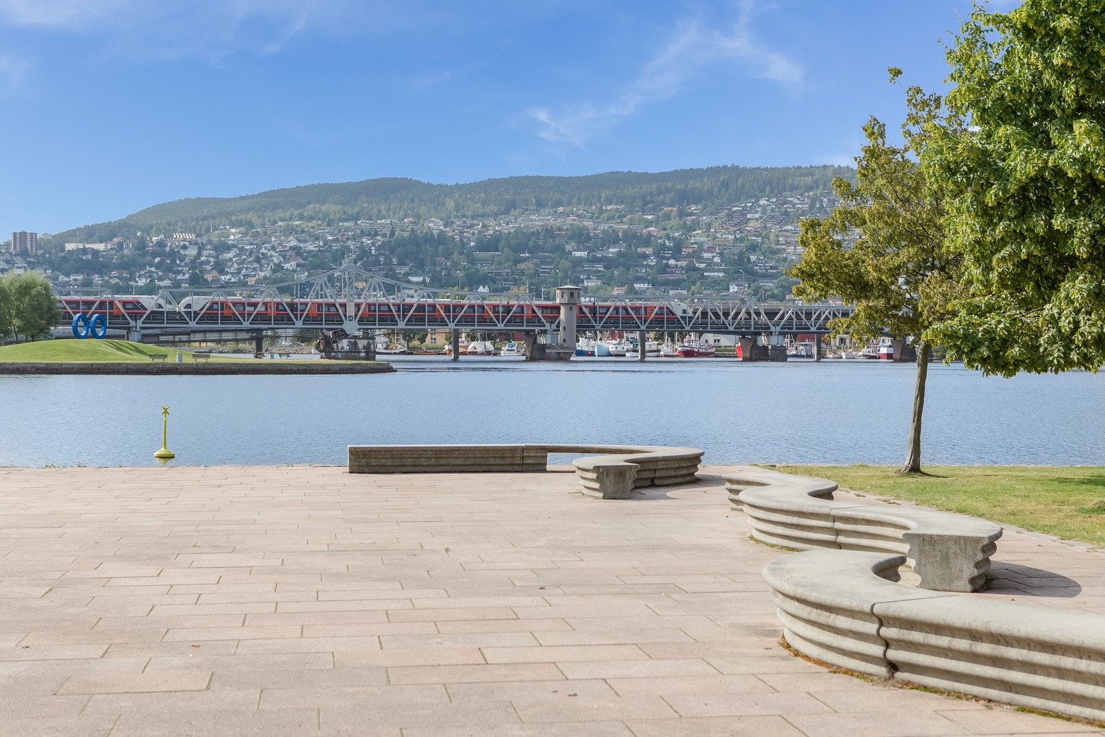 Bragernes strand er et populært samlingssted på sommerhalvåret Galleribilde