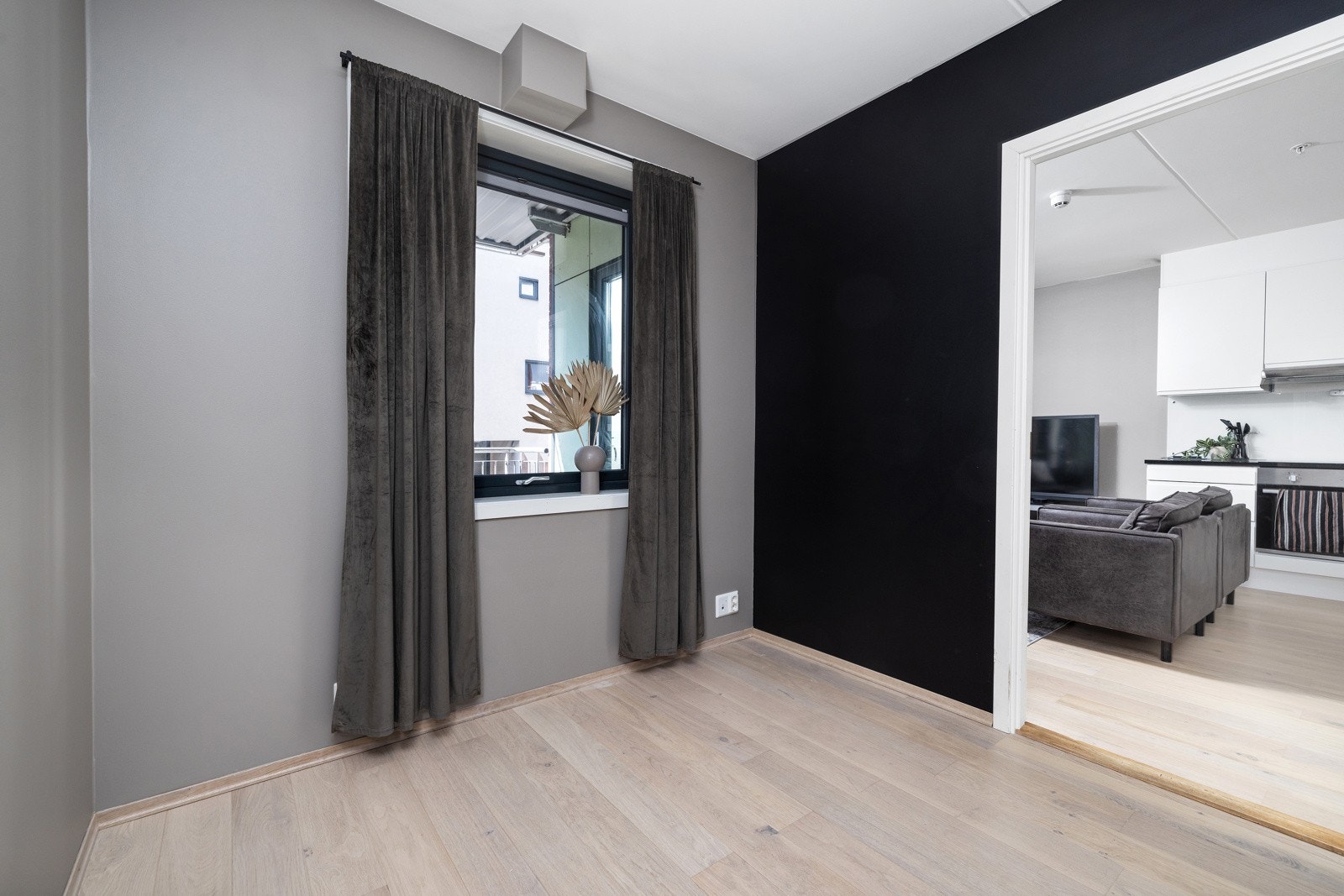 Soverom 2 med adkomst fra stuen Galleribilde