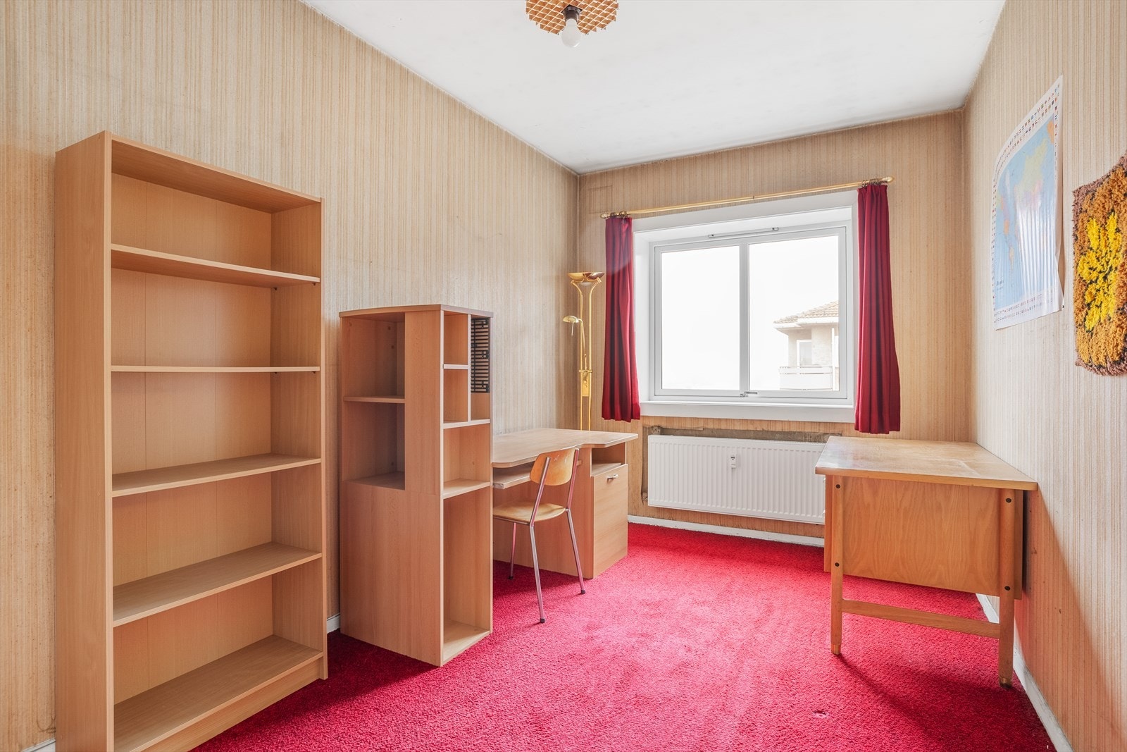 Fint soverom, ideelt som barnerom, gjesterom eller hjemmekontor. Galleribilde