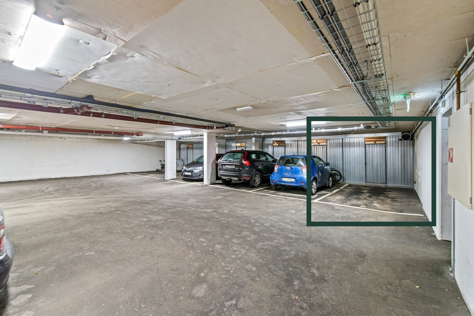 P-plass i garasjekjeller, samt bod. Galleribilde