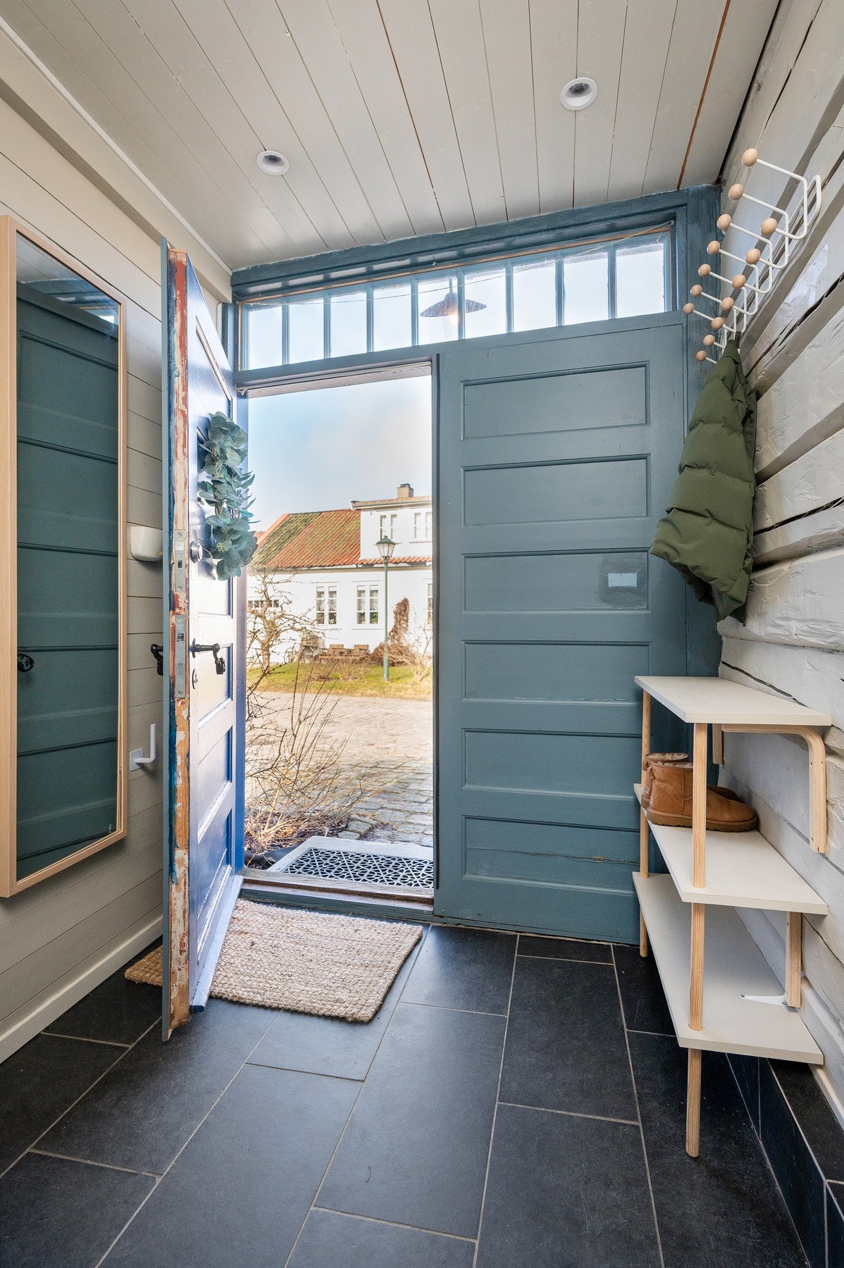 Entrè mot gaten. Galleribilde