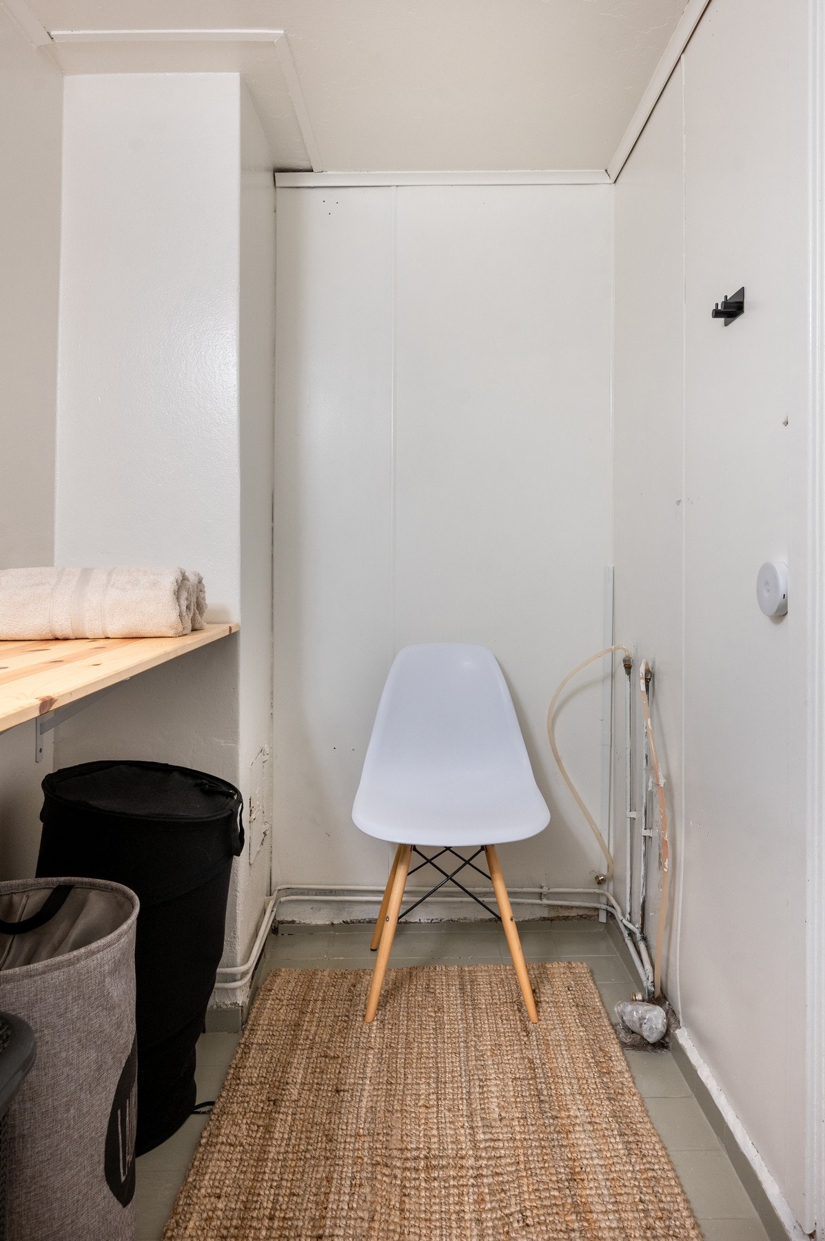 Det er opplegg for dusjkabinett i rommet. Galleribilde