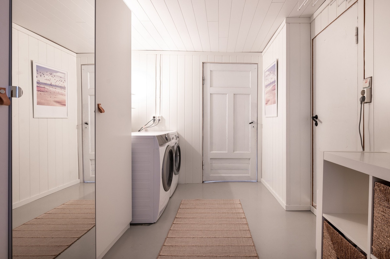 Rom med opplegg for vaskemaskin. Rommet er pusset opp i 2021 med nye innvendige overflater. Galleribilde