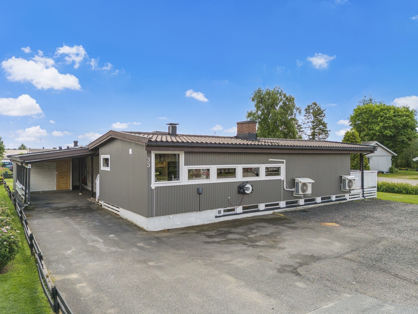 Inntilbygget caport med bod. Galleribilde