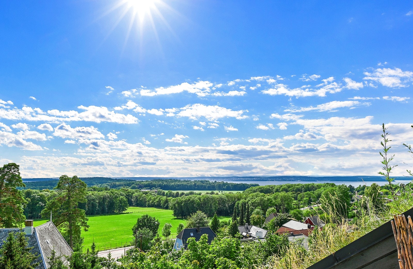 Siden terrassen er vestvendt byr den på flotte solforhold og gir deg muligheten til å nyte fantastiske solnedganger. Galleribilde