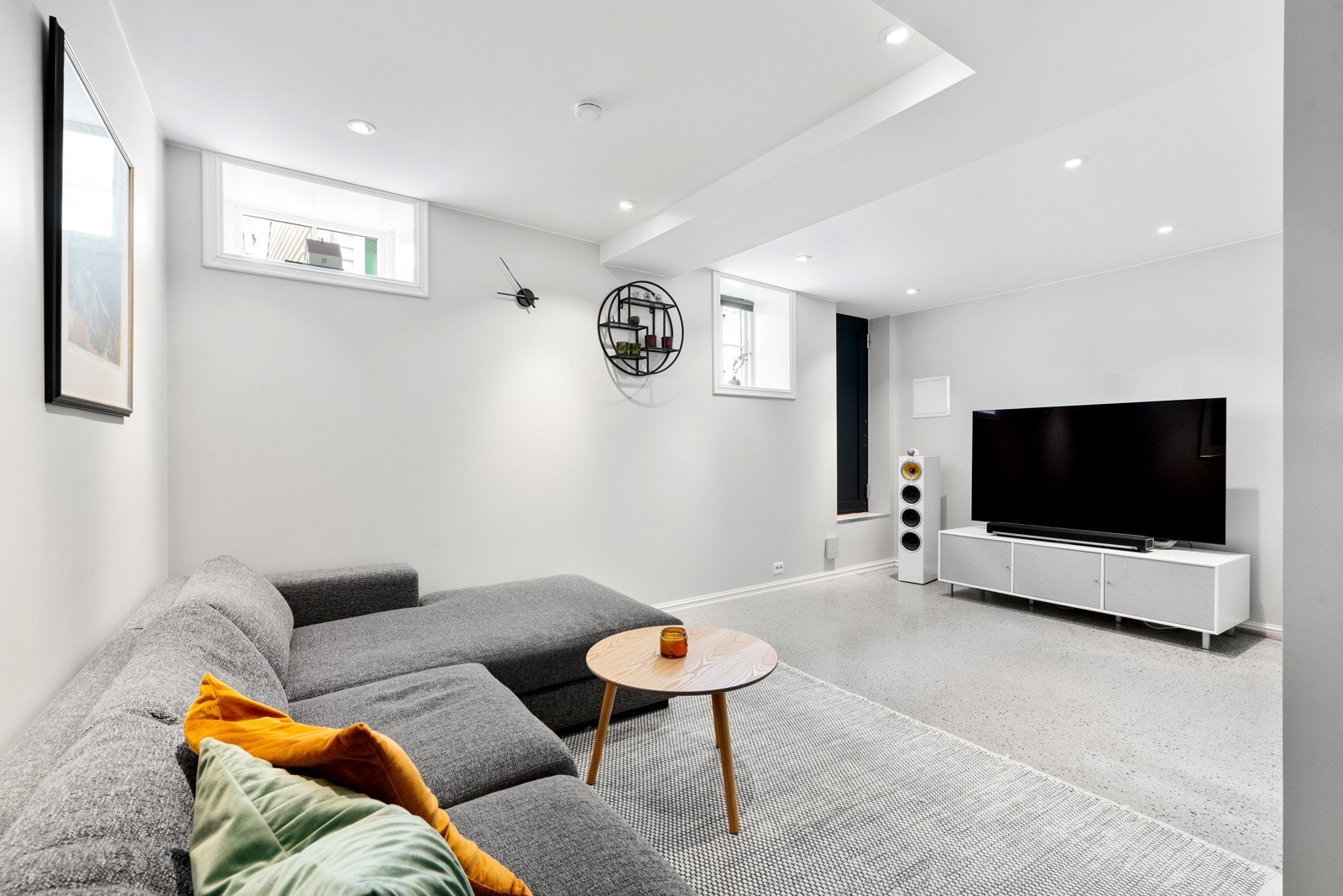 Har man ungdommer i hus kan det nevnes at det er egen inngang i denne etasjen. Galleribilde