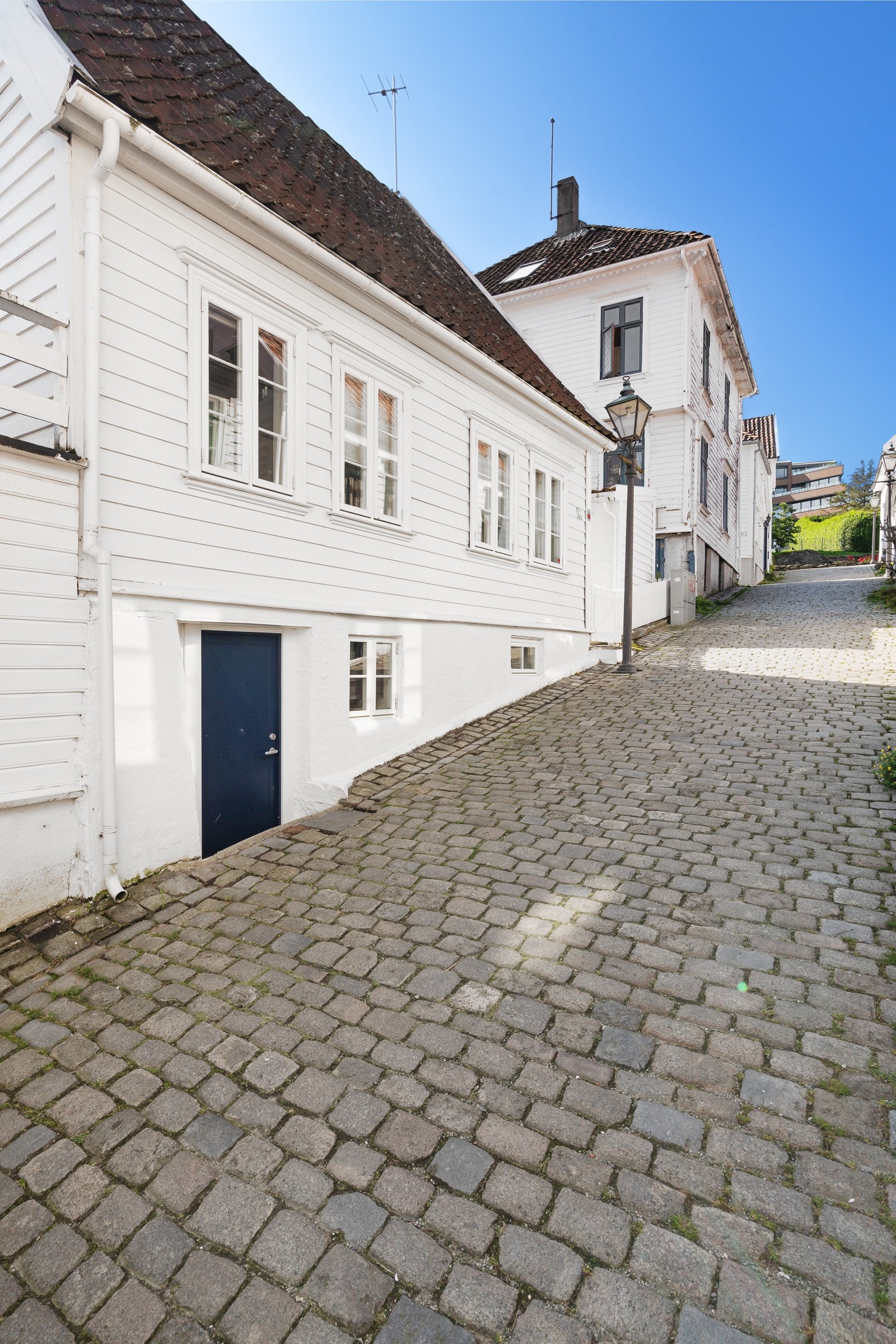 I 2019 ble alt renovert (foruten noe elektrisk) og kjelleren ble gravd ut. Egen inngang til kjeller. Galleribilde