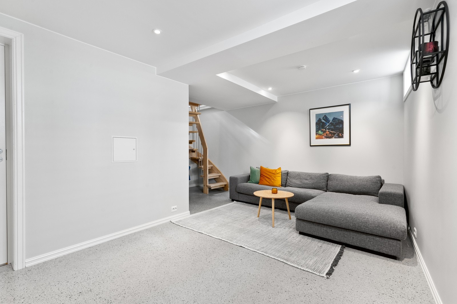 Ned i underetasjen er det også et bad og en kjellerstue. Varme i gulvet gjør det lunt. Galleribilde