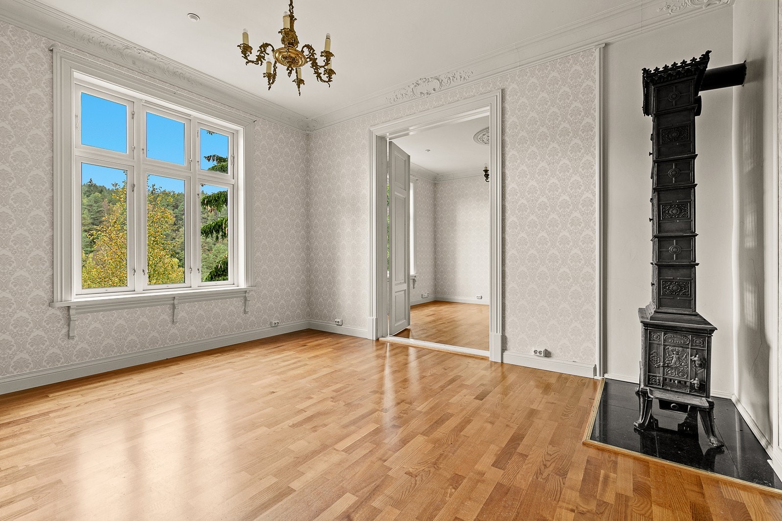 Med tanke på lydisolering er himlingene etterisolert og det er montert lydbøyler. Galleribilde