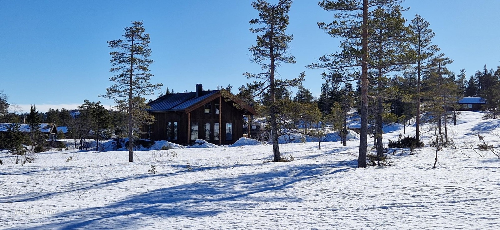Tomten ligger i lett terreng med flott utsikt og med gode solforhold. Galleribilde