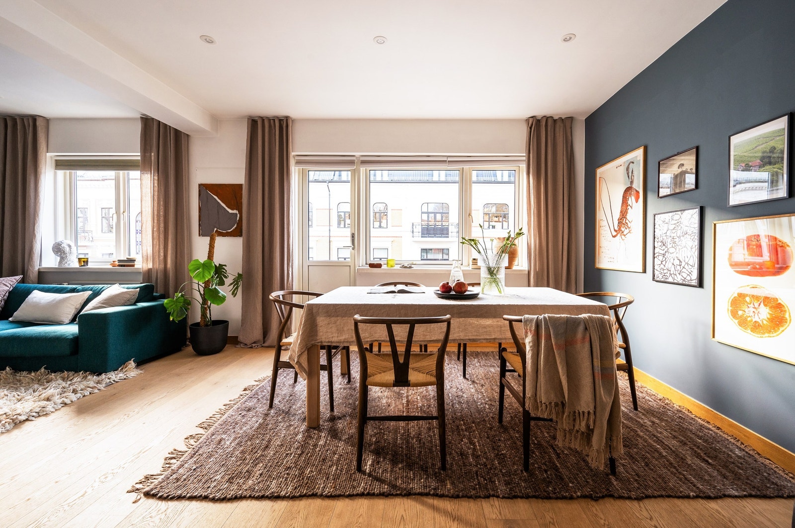 En stor og romslig 3-roms leilighet med praktisk og gjennomgående planløsning. Galleribilde