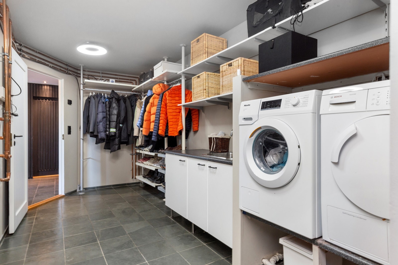 Vaskerom Galleribilde