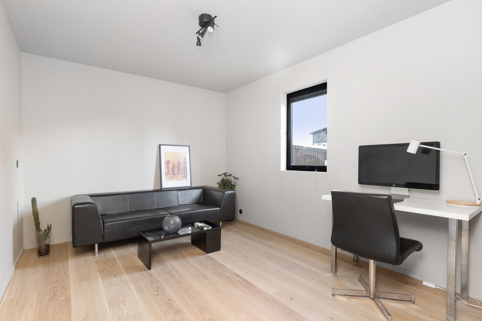 Kjellerstue/kontor kan også benyttes som soverom Galleribilde