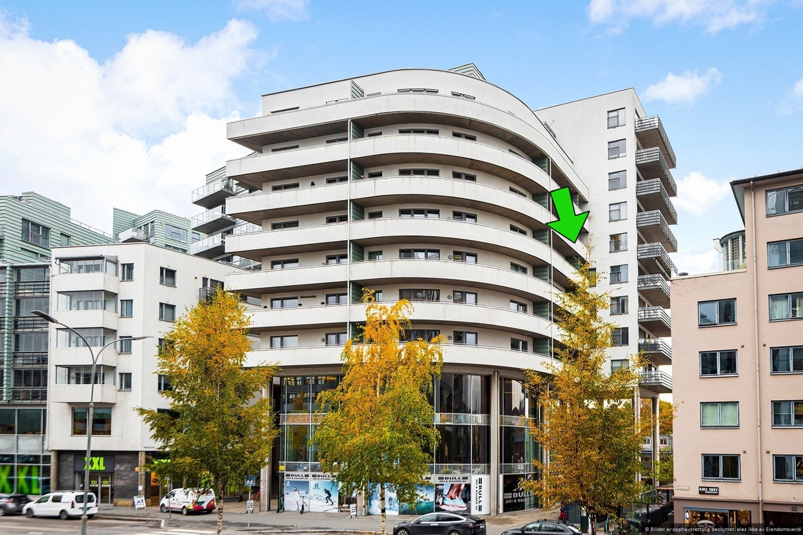 Fasade - leiligheten helt til høyre i det buede bygget. Galleribilde
